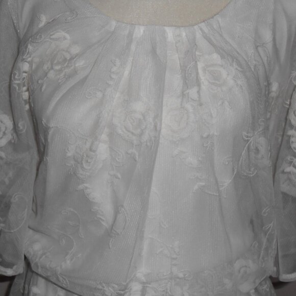 Dress Barn Collection White Sheer Lined Short Sleeve Embroidered Roses Blouse-M - Picture 3 of 6